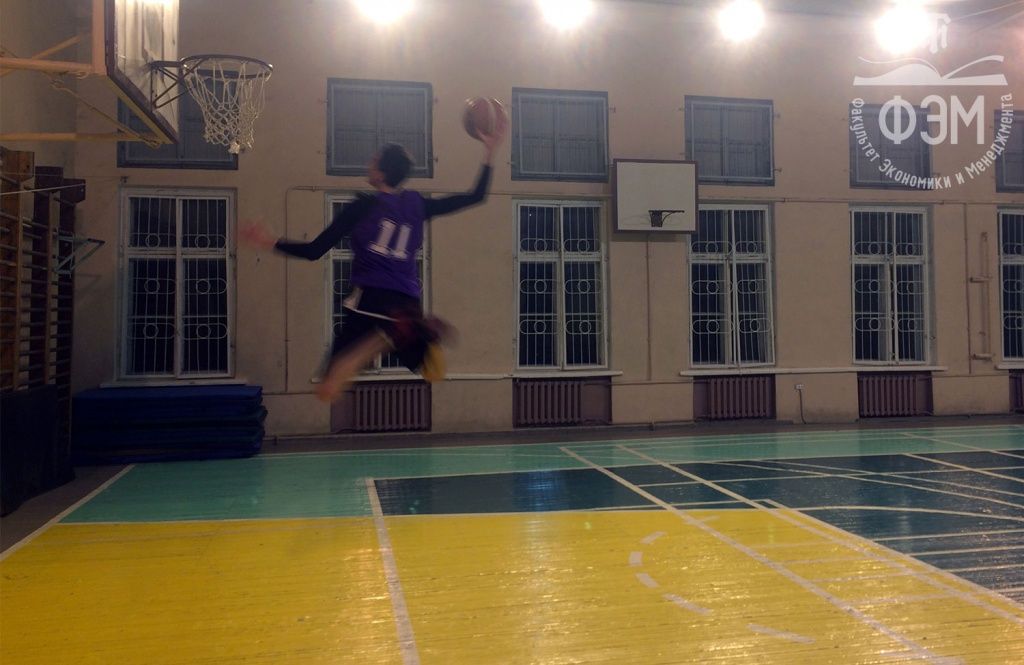 13 декабря в спортивном зале кафедры физического воспитания прошел межфакультетский турнир по стрит-баскету в рамках 69 спартакиады института. 