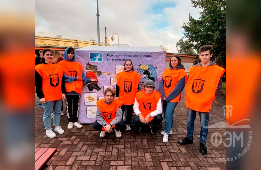 29 сентября на городошном стадионе у стен Петропавловской крепости проводились студенческие соревнования в рамках Санкт-Петербургской студенческой спортивной лиги по городошному спорту.